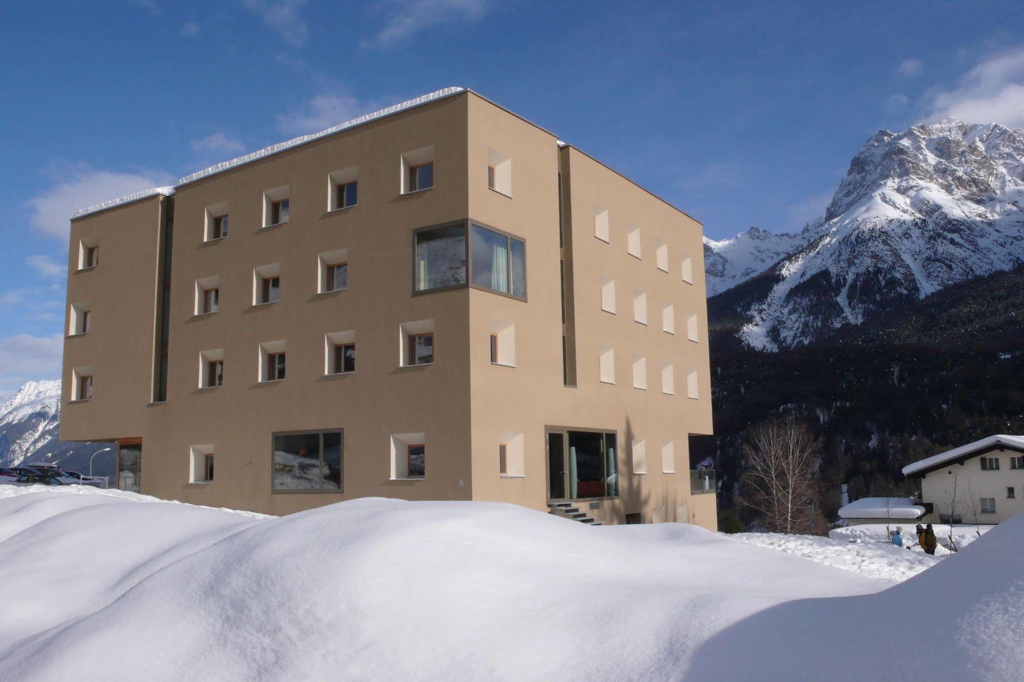 Scuol Youth Hostel Exterior foto