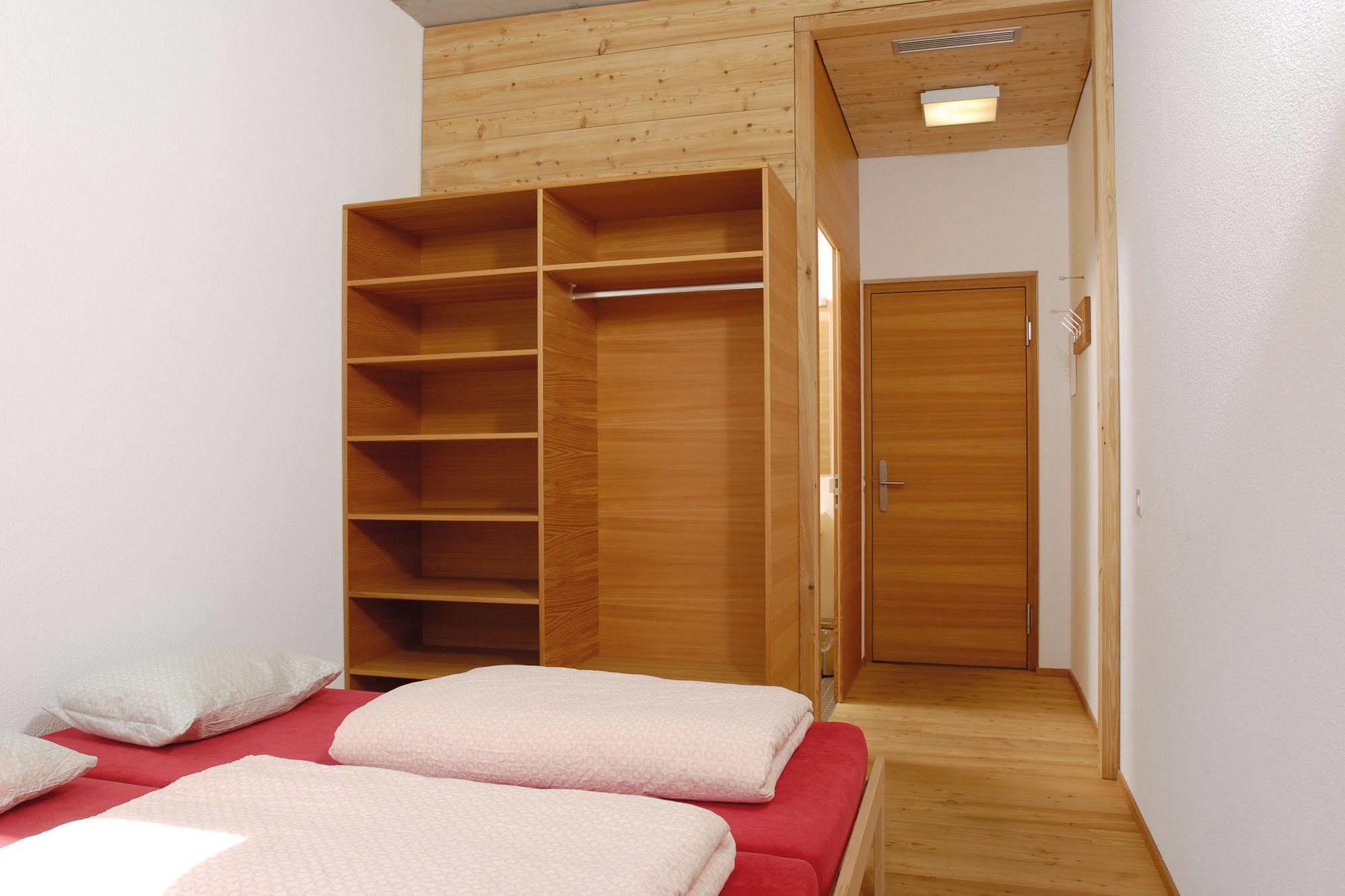 Scuol Youth Hostel Exterior foto