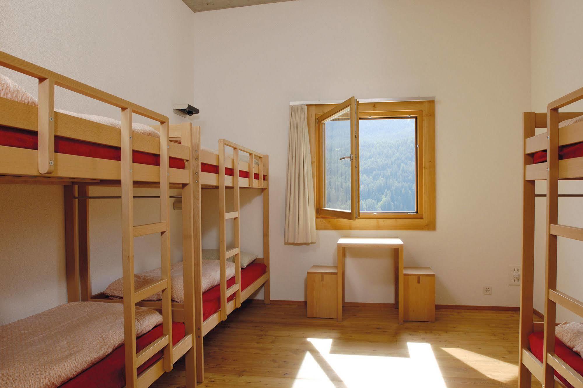 Scuol Youth Hostel Exterior foto