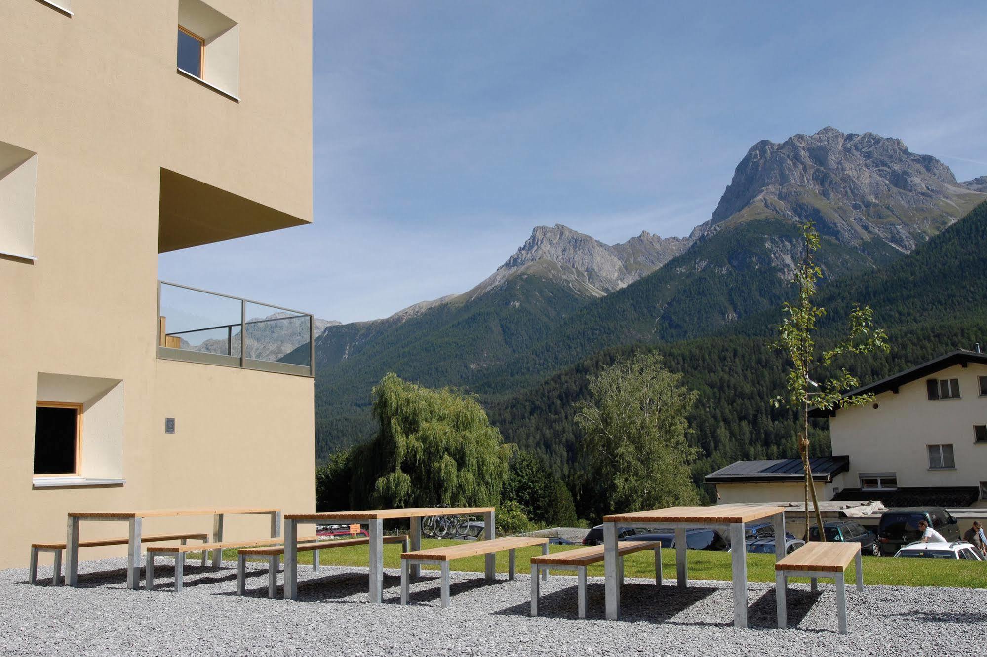 Scuol Youth Hostel Exterior foto
