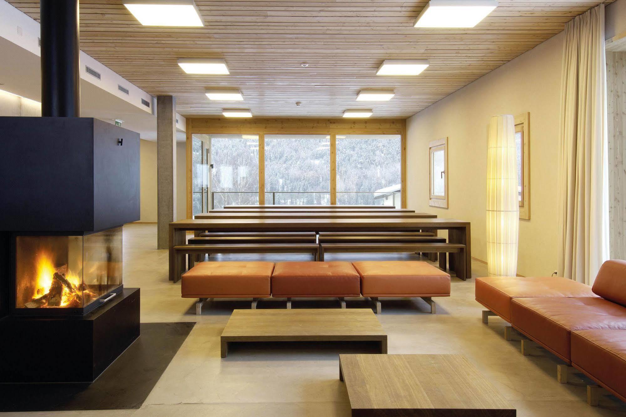 Scuol Youth Hostel Exterior foto